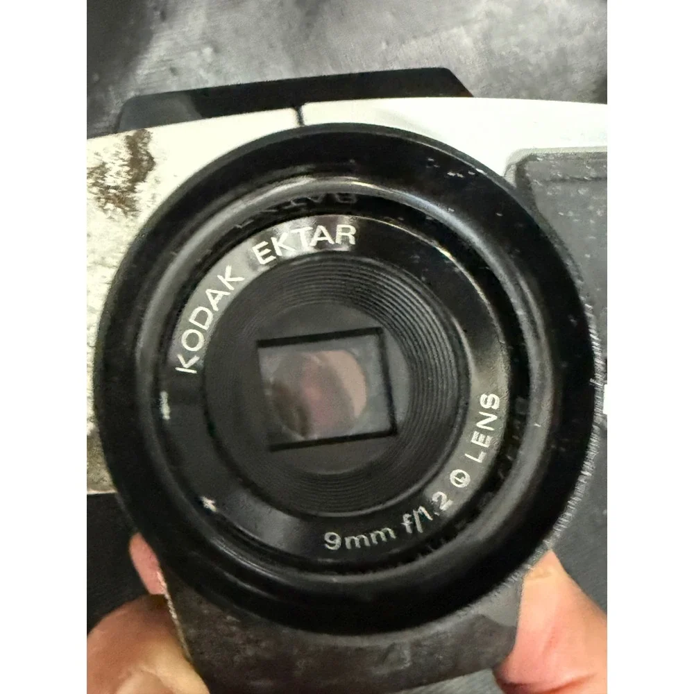 Vintage Kodak XL33 Super 8 Movie Camera Ektar 9mm f1.2 Lens with Case Woodgrain